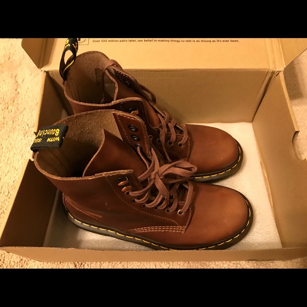 Dr.Martens 1460 Pascal 8 Eye boots（women）